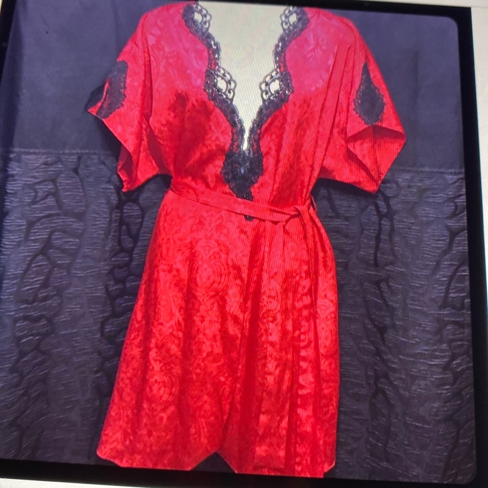 Red silky, seductive robe black lace S/M